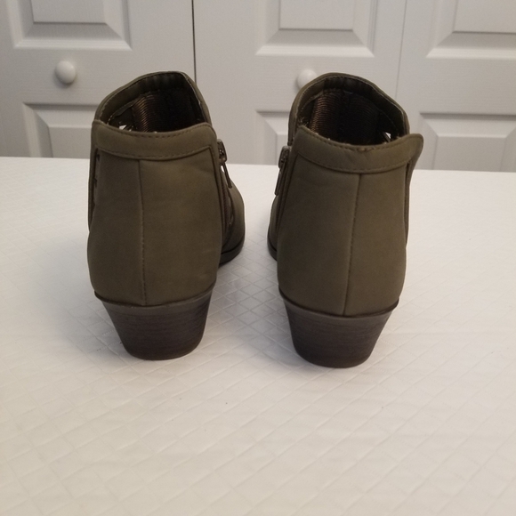 Soda Women's Fashion Zip Chunky Low Heel Ankle Booties Shoes Size 7 Avocado - Picture 4 of 9